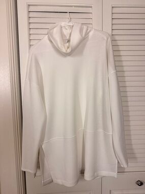 SPANX Airessencial White Turtleneck Pullover Size L